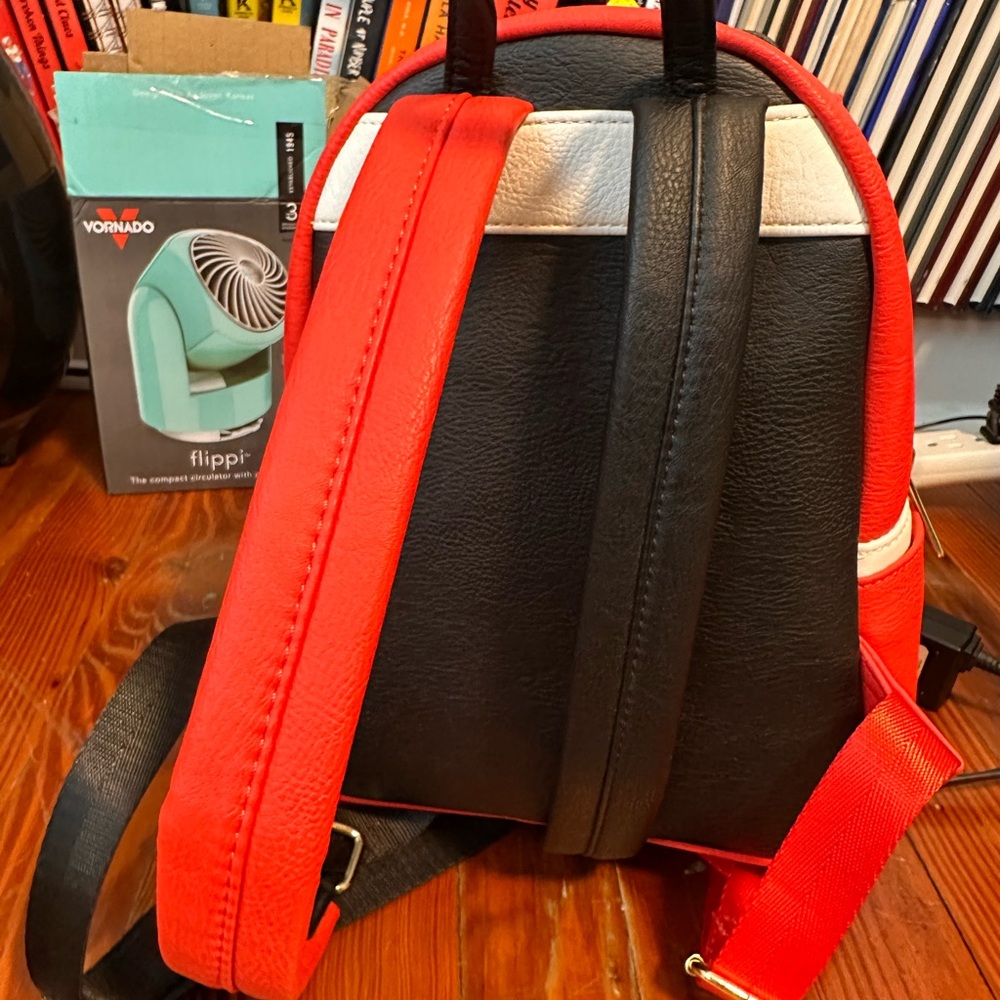 Queen of Hearts Loungefly backpack and wallet set - Picture 9 of 10